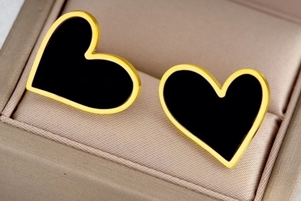 Black Heart Elegance earrings